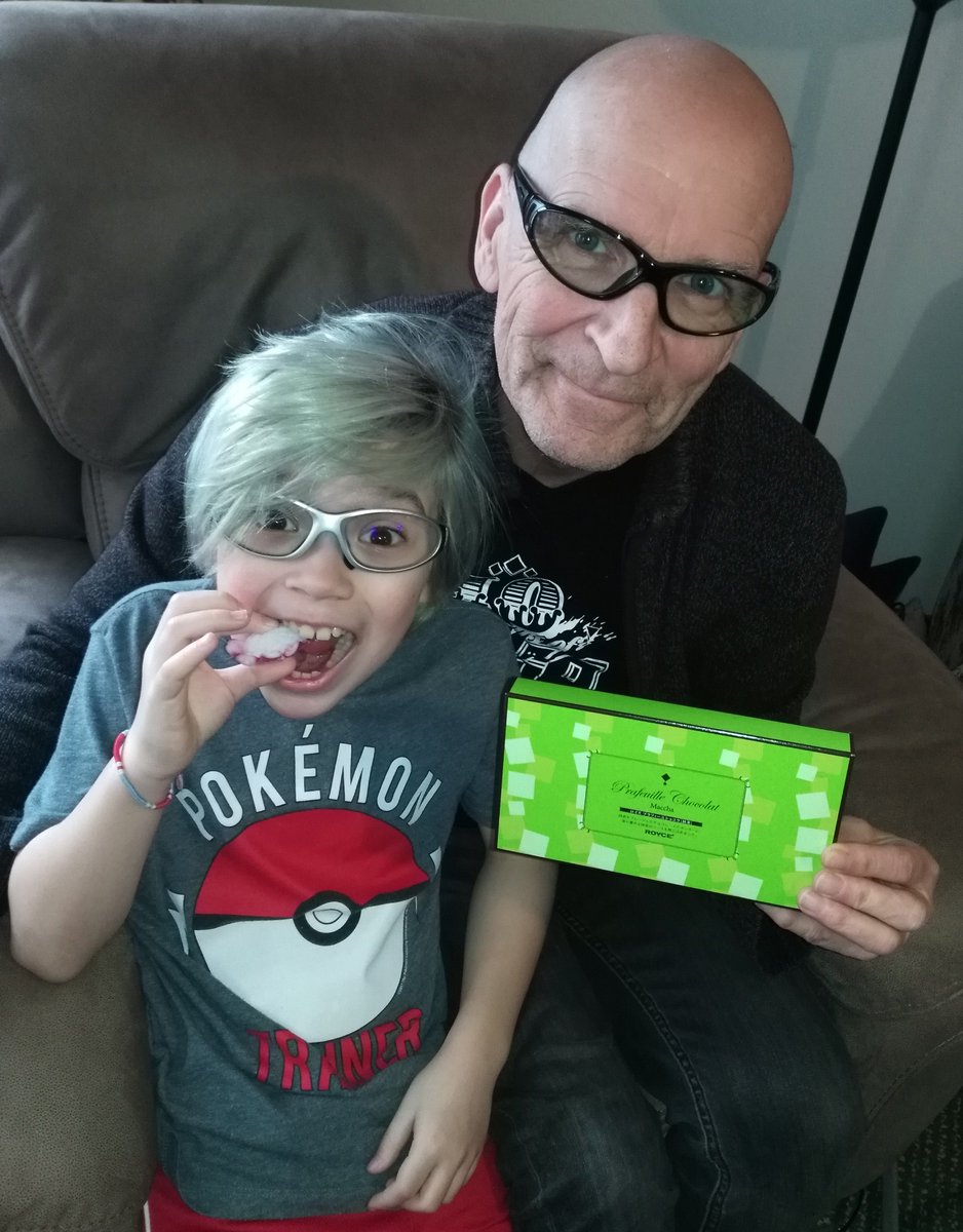 Michael_Sadler's tweet photo. #OISHI #DomoArigato to Yoko Nose-san for flying all the way from Japan to see the #SAGAFinalChapterTour show at the Phoenix. To top it all off, she very kindly brought some delicious treats for Seren and me ππ https://t.co/q8owHpG3nM