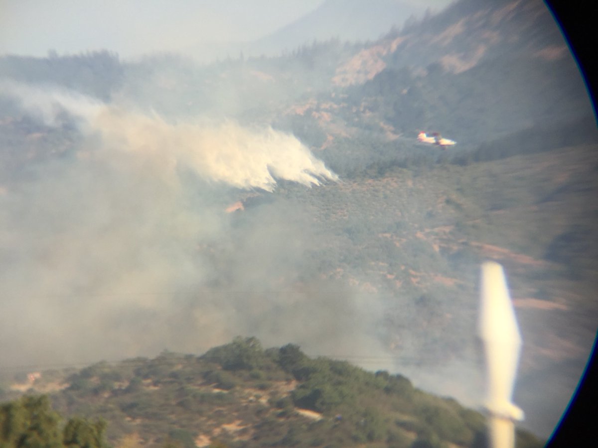NickoMeteo's tweet photo. Recurso aéreo de CONAF operando a máxima capacidad, junto con brigadas y @bomberosvina intentan controlar incendio forestal que a esta hora sigue arrasando con vegetación. 

@sitiodelsuceso @ValparaisoInfo @RNEValparaiso @reddeemergencia @aljoguco @CEValparaiso @Patoballa https://t.co/2m5URD8SrL