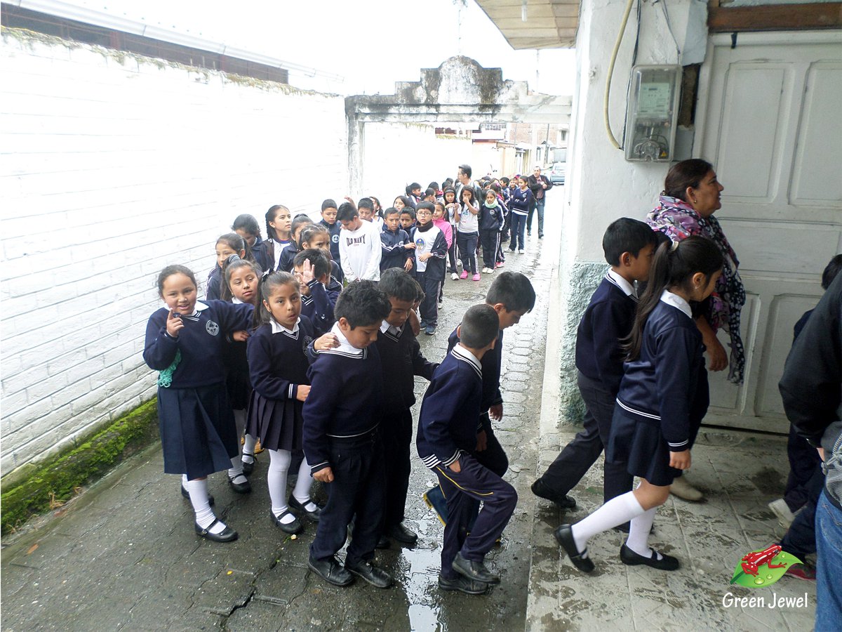 GrupoGreenJewel's tweet photo. EDUCACIÓN AMBIENTAL POR DIA MUNDIAL DE LA VIDA SILVESTRE [1/2]   Cerrando la jornada por el Día Mundial de la Vida Silvestre con los estudiantes, profesores y directiva del barrio Zamora Huayco.

#WorldWildlifeDay #PredatorsUnderThreat #iProtectBigCats #WWD2018 https://t.co/8Uwsr89EOz