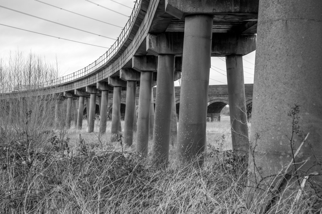 Craft beer, a camera and a concrete viaduct - the tale of my afternoon with @Photo_Iain
#LeicaMMonochrom #ZeissSonnar #RadcliffeOnTrent barnabynutt.com/2018/03/10/rad…