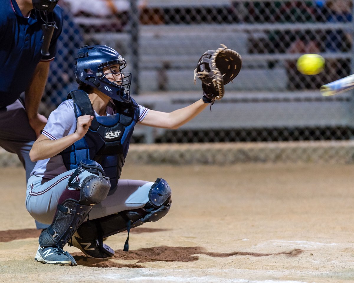 HenryHueyPhoto's tweet photo. Round Rock softball wins 10-0 at home over Stony Point, 3/9/2018. @RRLeaderSports @DragonNationRR https://t.co/H5gqvUWdON