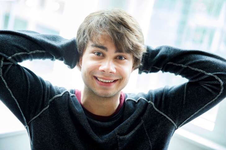 Eurovision's tweet photo. .@AlexanderRybak is back! The previous #Eurovision winner has won the Norwegian national selection and will perform the song "That's How You Write A Song" in Lisbon https://t.co/XxxdPEcgTy https://t.co/sEZGM5y3nB