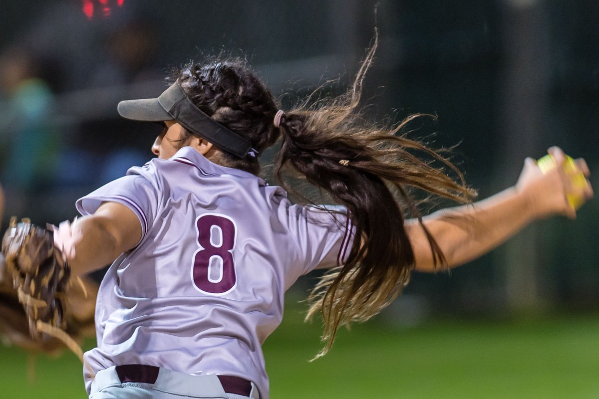 HenryHueyPhoto's tweet photo. Nikki Ramirez on the mound for the Dragons. Round Rock softball wins 10-0 at home over Stony Point, 3/9/2018. @RRLeaderSports @DragonNationRR https://t.co/NYULuwzRGq