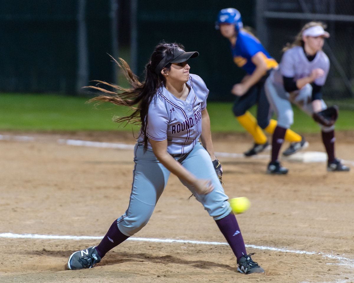 HenryHueyPhoto's tweet photo. Nikki Ramirez on the mound for the Dragons. Round Rock softball wins 10-0 at home over Stony Point, 3/9/2018. @RRLeaderSports @DragonNationRR https://t.co/NYULuwzRGq