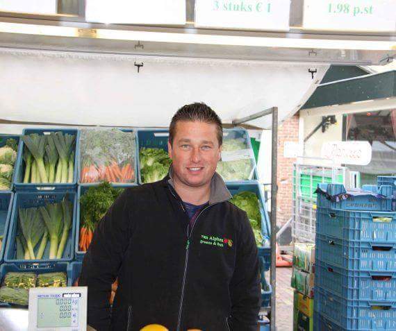 VanAlphen_AGF's tweet photo. Al meer dan 7 jaar is Van Alphen te vinden op de Weekmarkt van Houten. Een echt familiebedrijf, waardoor gelijk duidelijk wordt dat er veel ervaring is binnen de onderneming. Ieder week bieden zij jou vers fruit van goede kwaliteit! https://t.co/mLywUiJPoc https://t.co/RIgjp9aM4f