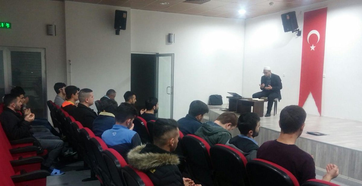 SivasKYGM's tweet photo. Şarkışla yurdumuzda Afrinde ki Kahraman Mehmetçiklerimiz için Fetih Süresi okundu ardından Şehitlerimiz için dua edildi.
Allah Kabul etsin ... https://t.co/1Hx3NN0qeH