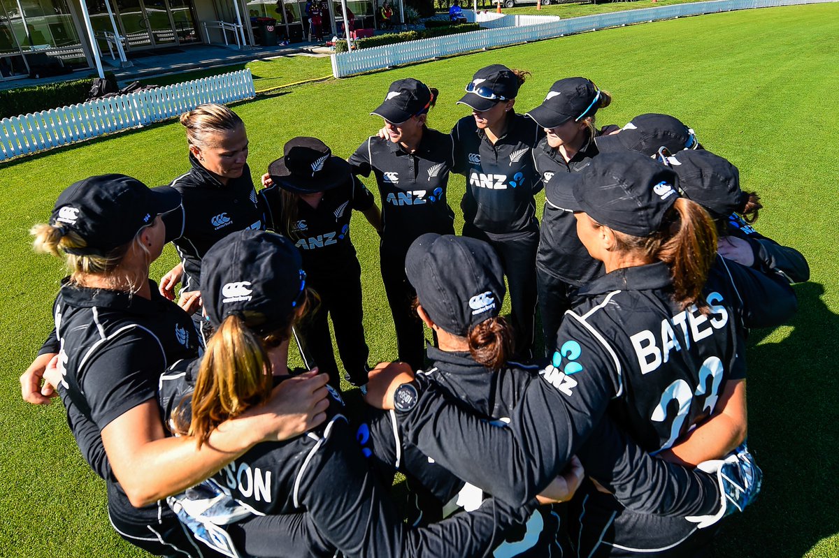 WHITE_FERNS's tweet photo. XI:
Suzie Bates (c)
Sophie Devine
Amy Satterthwaite
Katey Martin
Maddy Green
Lauren Down
Kate Ebrahim
Anna Peterson
Leigh Kasperek
Hannah Rowe
Holly Huddleston https://t.co/lEGGG9QjNN