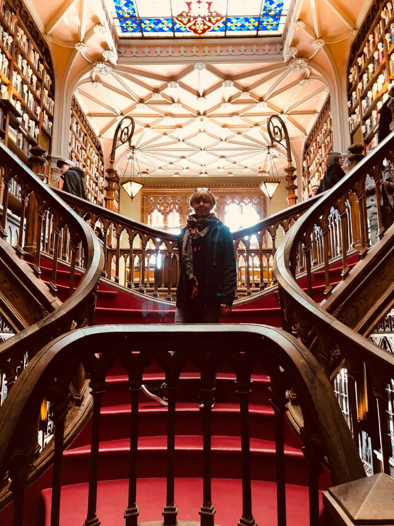 2dCale's tweet photo. Portugal knows how to do bookstores right. Livraria Lello in Porto👌 Apparently one of the places J.K. Rowling took in inspiration for ol' Harry. https://t.co/mJvn9DIJe7