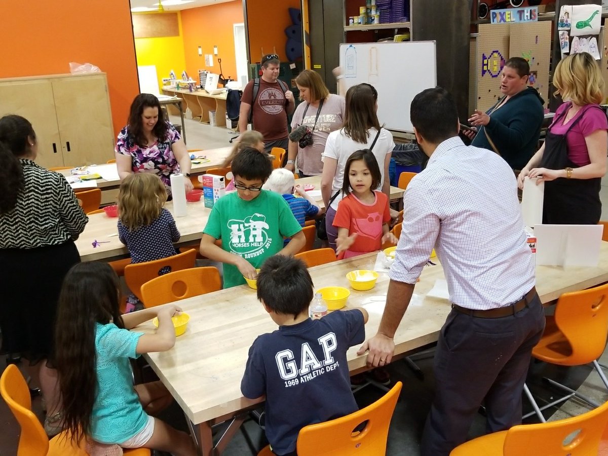 RaselDave's tweet photo. Materials Explorers activities underway at the Arizona Science Center. @azsciencecenter @tmssociety #tmsannualmeeting https://t.co/MYbapDbZ8s