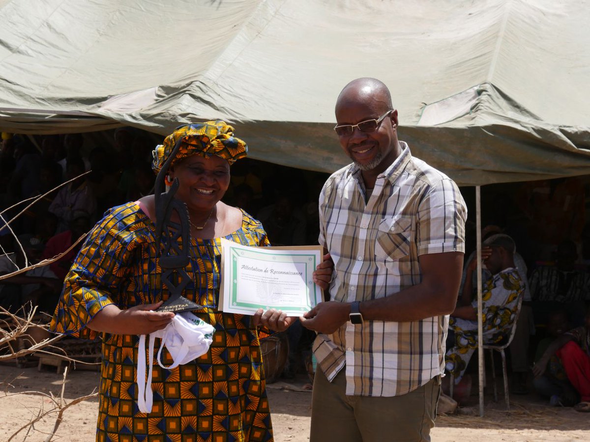 Mfolkecenter's tweet photo. Au #Mali, 75% de la population vit en milieu #rural avec 52% de #femmes.
Le @Mfolkecenter commémore le #08mars, en célébrant l'effort des femmes au quotidien dans la promotion des options de #développement_durable.
Céremonie de #distinction ce samedi à #Bougoula, cercle de #Kati https://t.co/Ys70sfLrxU