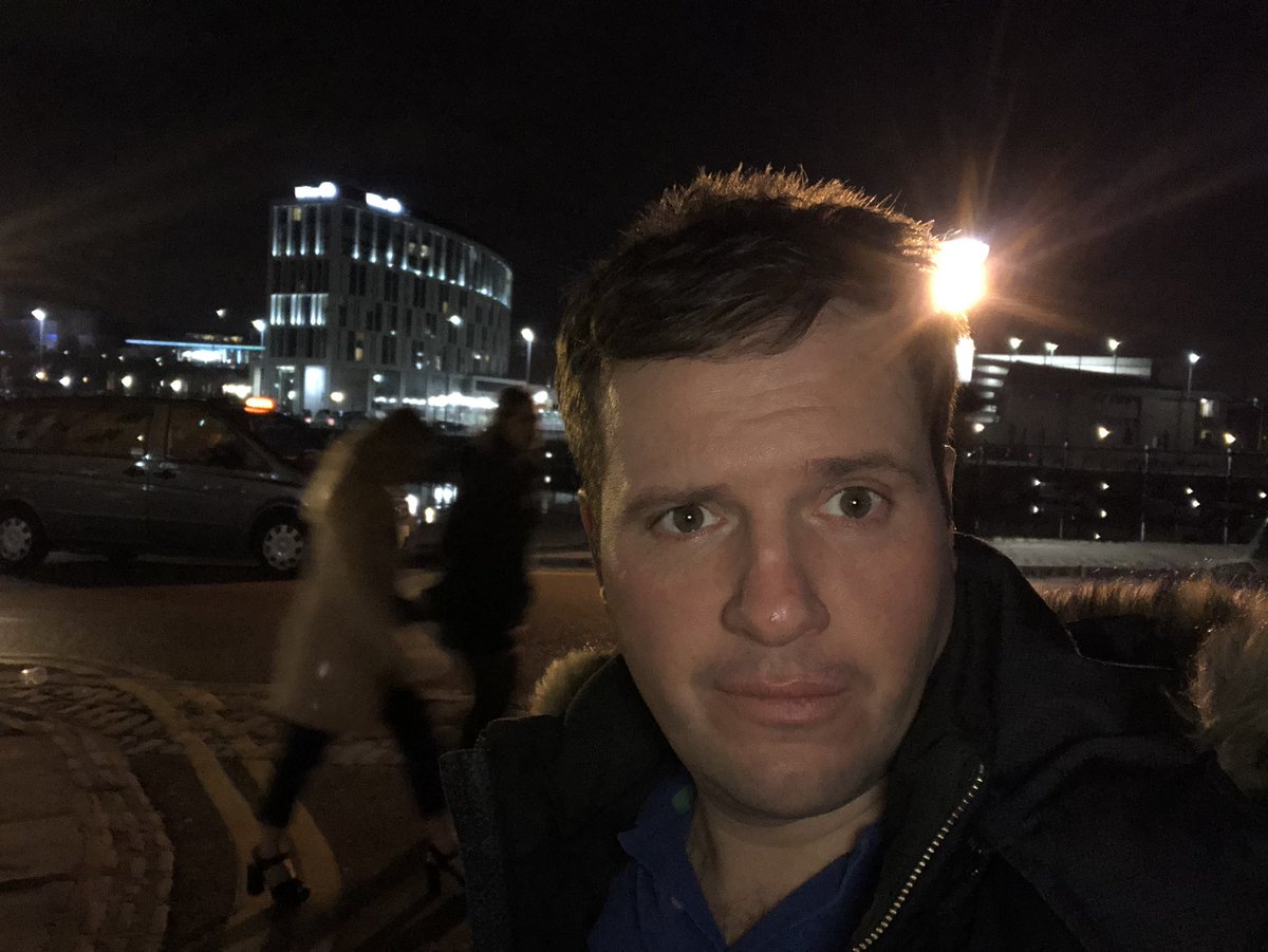 steveshanyaski's tweet photo. Albert docks now. See; it’s not all glamour tonight! #gigging #bingobreak https://t.co/oJcTYwiIfO