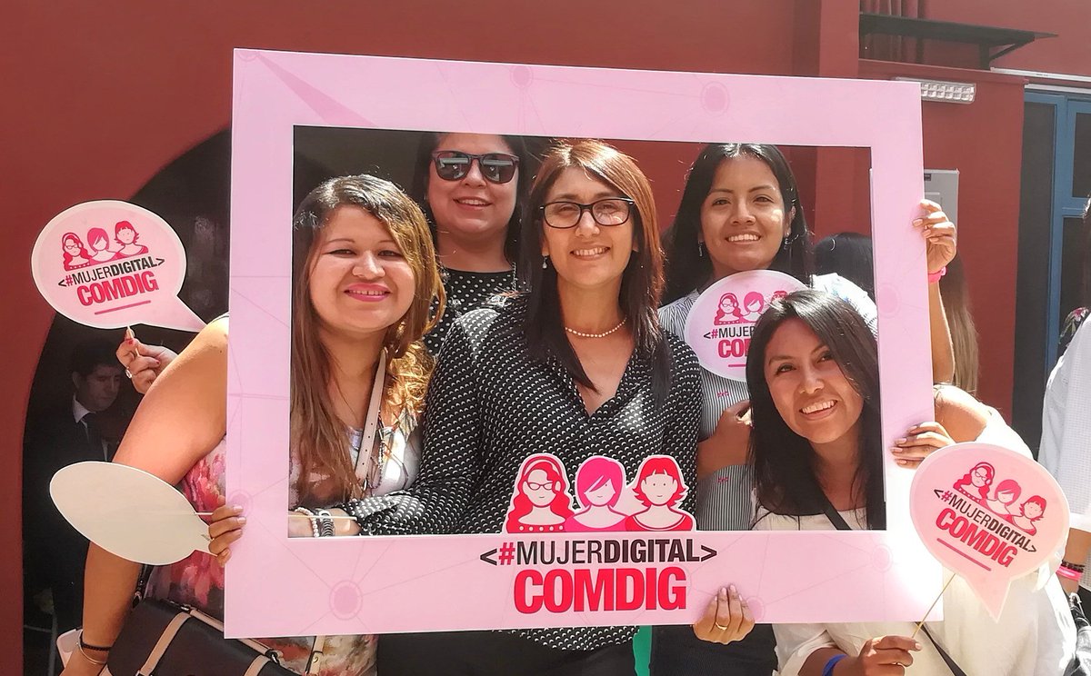 patidelacruzz's tweet image. Chicas de la VIII Promoción #ComDig, estuvimos hoy en el #MujerDigitalComDig