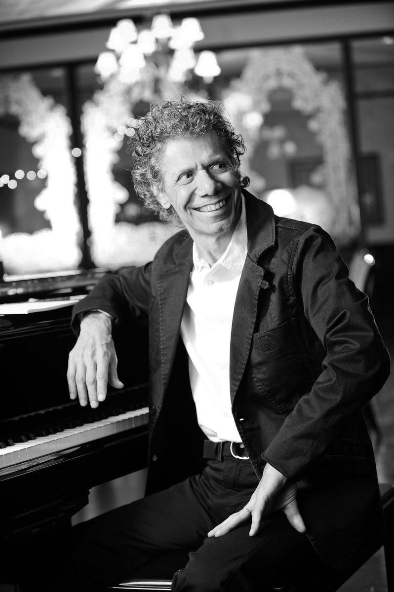 ScullersJazz's tweet photo. Did you know...that @ChickCorea 's first pro gig was with Cab Calloway and for a time, he accompanied legendary vocalist #SarahVaughan?  Did you know... the #ChickCoreaTrio is coming to @ScullersJazz Sept 19 - 23? Tix avail now at https://t.co/WkYWBC13Pt #chickcorea https://t.co/QdWhF4TWBq