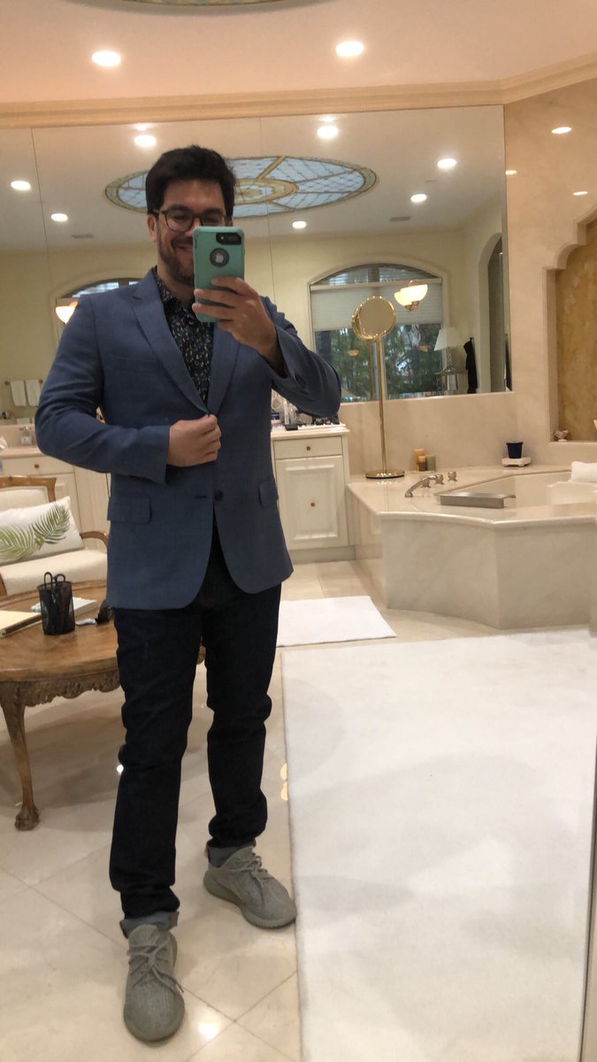 tailopez's tweet photo. Business casual. Yes or no? https://t.co/zCl0DwJABA