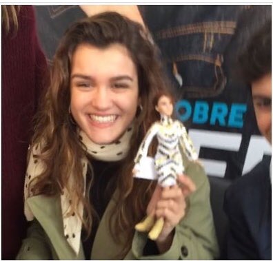 PacoFerez's tweet photo. #OTDirecto10M @Alfred_ot2017 y @Amaia_ot2017 con sus respectivos muñecos. Que graciosos #AlmaiaEnECI #THOSFansAlfred10M #OTDirecto11M https://t.co/pLDuQPXKQJ
