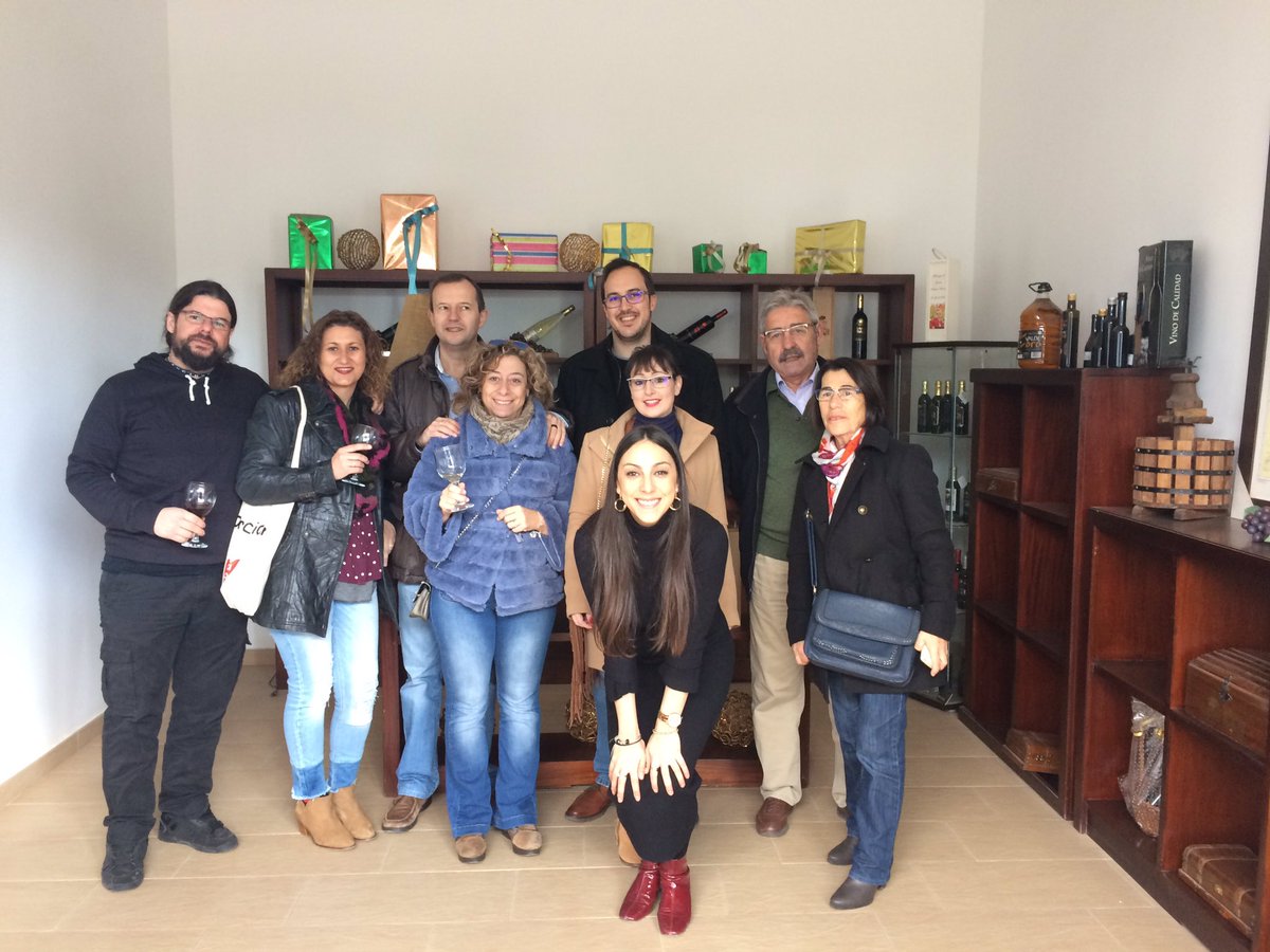 SrdeBadajoz's tweet photo. Nos han visitado los ganadores del concurso de la Ruta de la Tapa de Mérida para disfrutar del premio: visita + cata de vinos. Felicidades! https://t.co/Z9ynYGlzWD