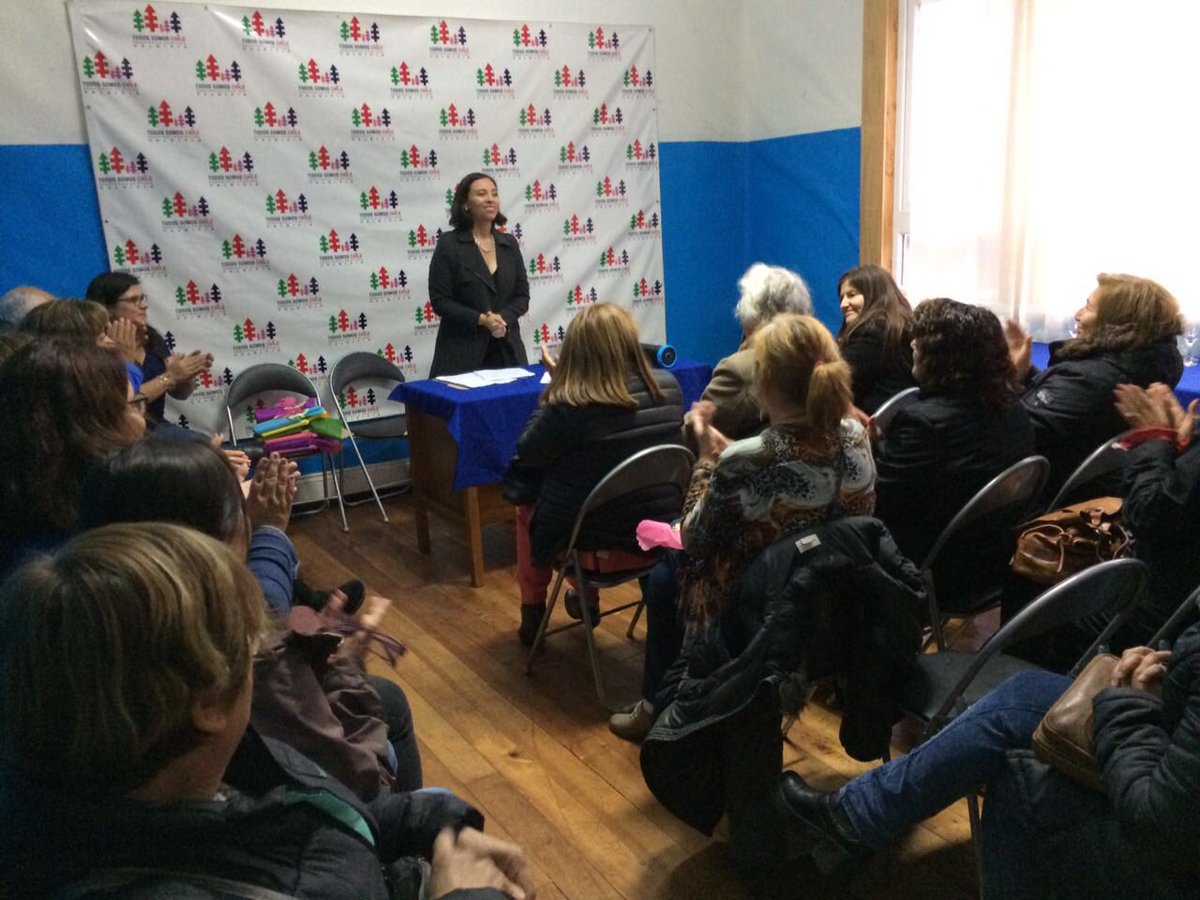 pdclosrios's tweet photo. Ayer nos reunimos a conmemorar el "Día Internacional de la Mujer" y rendimos homenaje a tantas camaradas que han sido un aporte para nuestro partido y para el país. https://t.co/Arkc8jIVyP