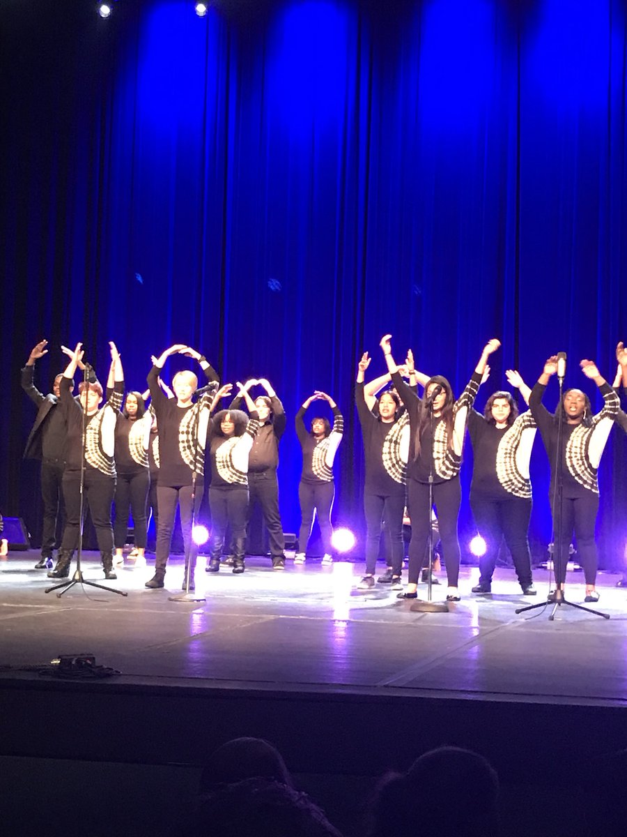 DavidKAllen_'s tweet image. @SSS_Spartans is #goodatgoodbyes as they close tonight's Showcase. Great collaboration of Dance and Chorus and a great show tonight!! @JCPS_NC is filled with talent!
