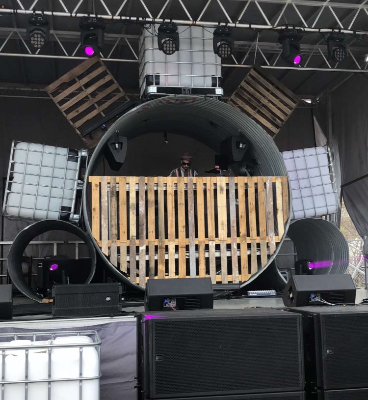 Nitetown's tweet photo. Big S/O to @thekiddlove performing @thebukuproject earlier today! #kiddlove https://t.co/iG2P7Qphbf