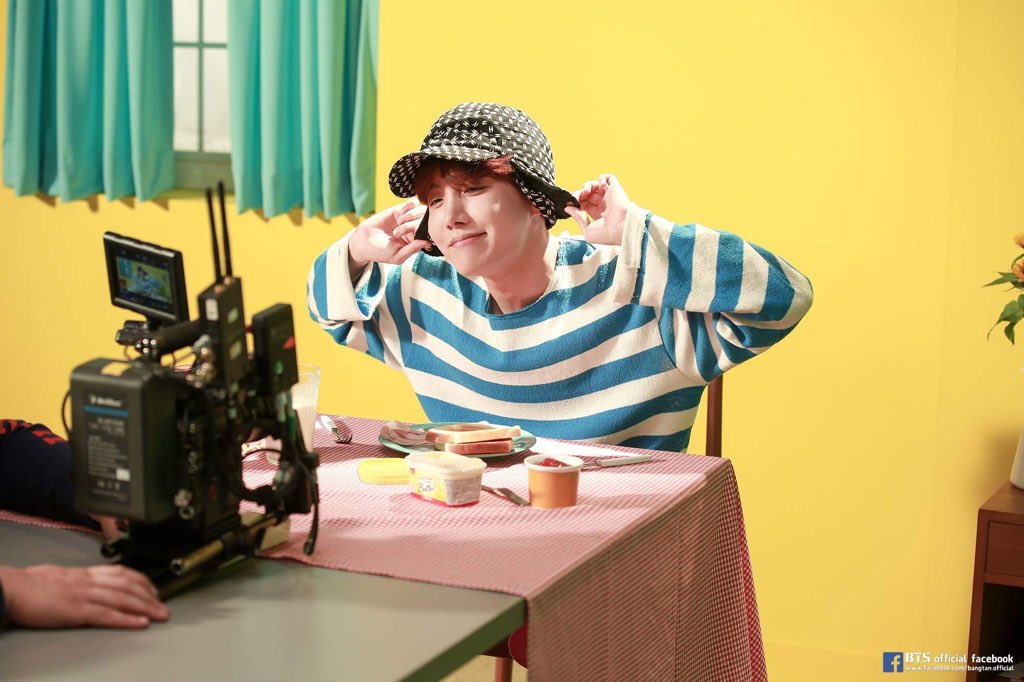 reenakiii's tweet photo. Я так люблю это солнышко 🐥💛
#jhopeMixtape #JHope1stMixtape #DAYDREAMMV #hixtape_d2 #iheartawards #bestfanarmy #btsarmy https://t.co/dEh5yCK7wr