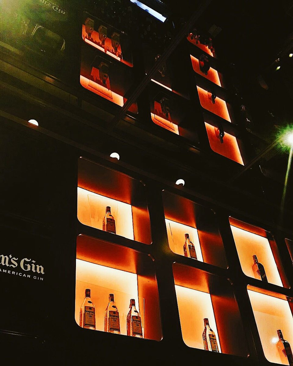 restfoxmadrid's tweet photo. Descubre que los brillos más dorados del sábado noche están atrapados en las sonrisas, los brindis y los mejores temas que encontraras en #FOXbyDiegoFraile ¡Feliz sábado noche! 🌃✨ (📷#IG: @conchagomez1972) https://t.co/DH7HDS2POC
