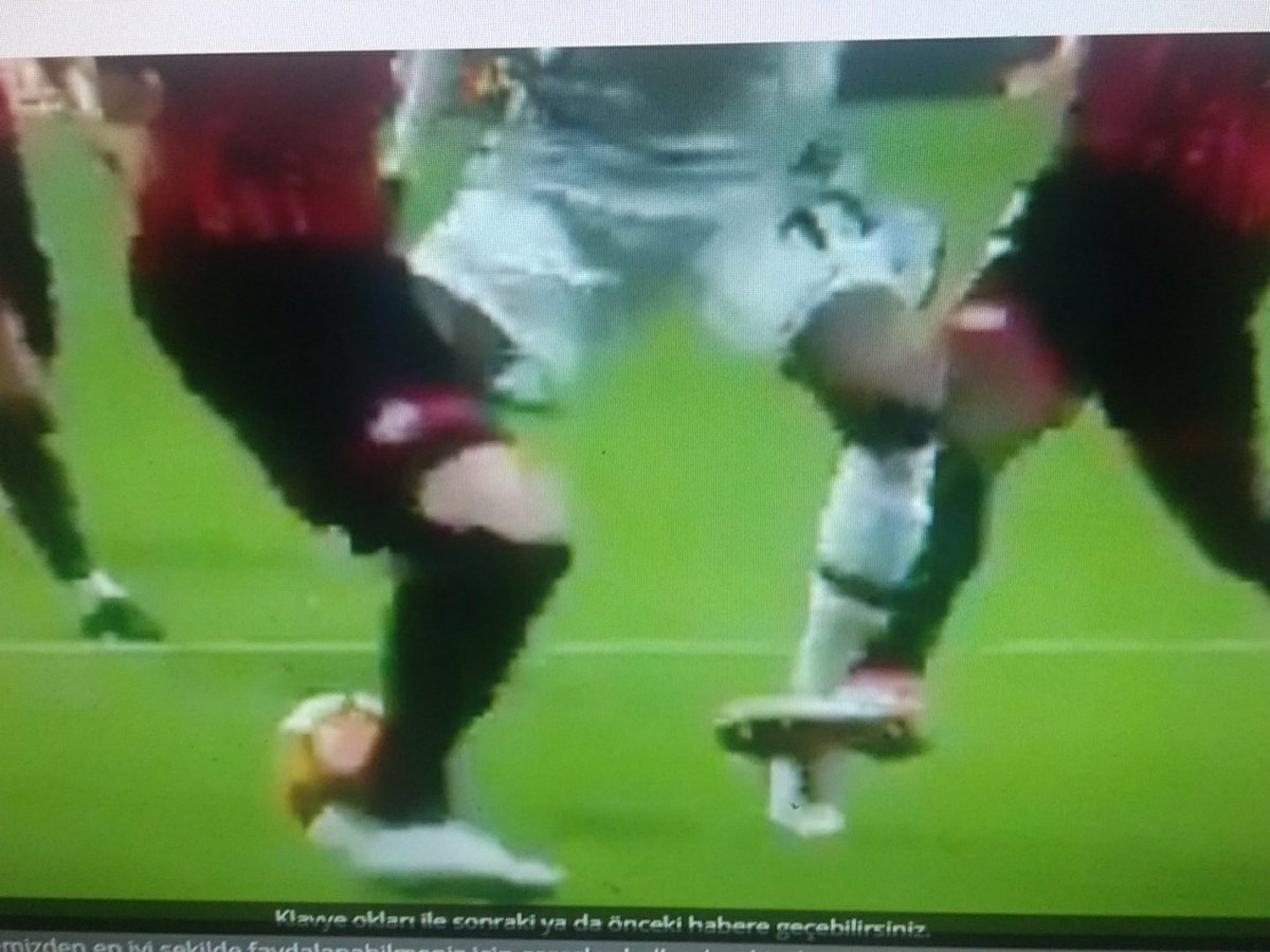 Taç bahane Beşiktaş'ın verilmeyen penaltılarimizi şahane. <a href="/asporcomtr/">B Sports</a> <a href="/aspor_sonsayfa/">Son Sayfa #Sonsayfa</a> #umitozat #genclerbirligi