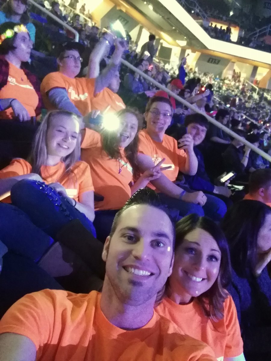 TopherVanScot's tweet photo. @WinterFest @RebeccaGEvans #Winterfest18 https://t.co/atmC8NFhK8
