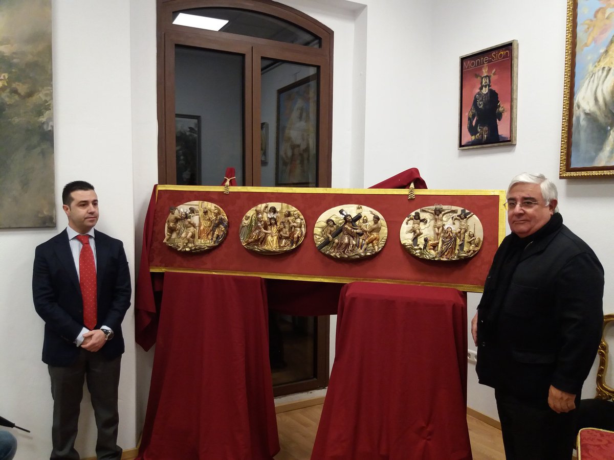 elllamadorcsr's tweet photo. Montesión presenta las cartelas del paso de Cristo restauradas por David Segarra @Davsegper Fotos: @hdaddemontesion https://t.co/axj1IQLT2f