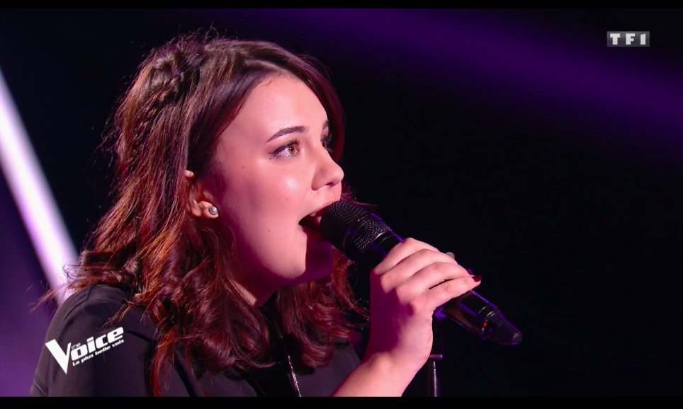 Tele7jours's tweet photo. Elle a le même style de voix que Zazie ! Elles sont faites l'une pour l'autre 😍 #TheVoice https://t.co/P9jrsDRihw