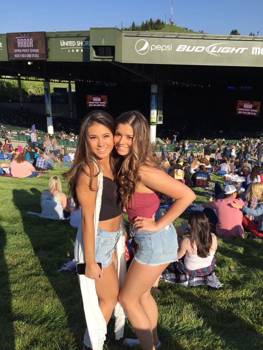 magggiejohnson's tweet photo. Happy birthday luvbug💛🌞 @mollydayyy love ya lots https://t.co/XampVcVuWp