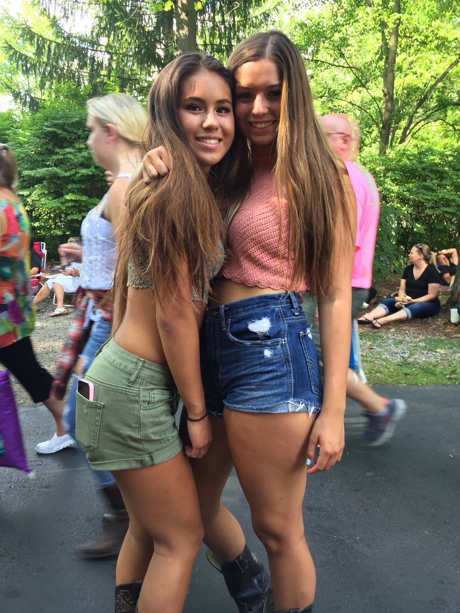 magggiejohnson's tweet photo. Happy birthday luvbug💛🌞 @mollydayyy love ya lots https://t.co/XampVcVuWp
