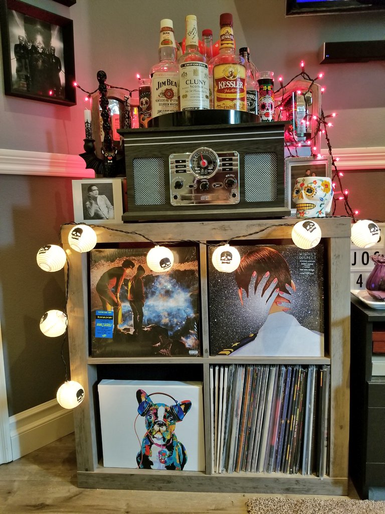 RoseGSeaver's tweet photo. Rainy day in #OrangeCounty #California listening to @Highly_Suspect on repeat #serotonia #forbilly #chicago https://t.co/0IMCCZfSOw