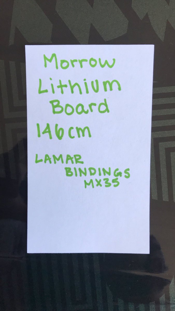 char0018's tweet photo. Selling this snowboard including bindings and boots. Boots are men’s size 8 and information about board and bindings are on the notecard. Asking for $200 for the whole set. Let me know if interested! https://t.co/k8HI7raomu