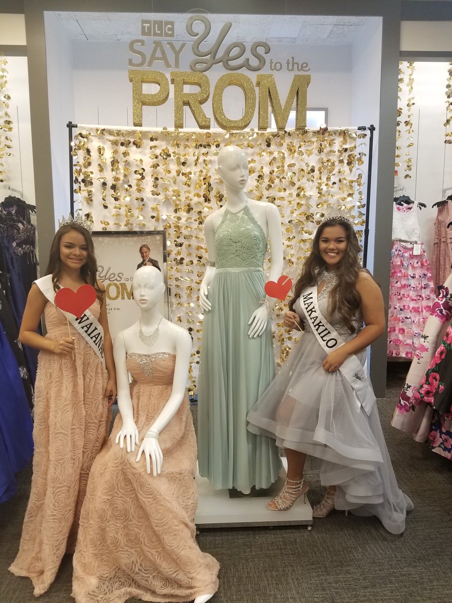 MrsTakara's tweet photo. Miss Hawaii United States ladies at Hawaii @Macys #macysprom #syttp @StatesHi https://t.co/cr9cQYCL3v