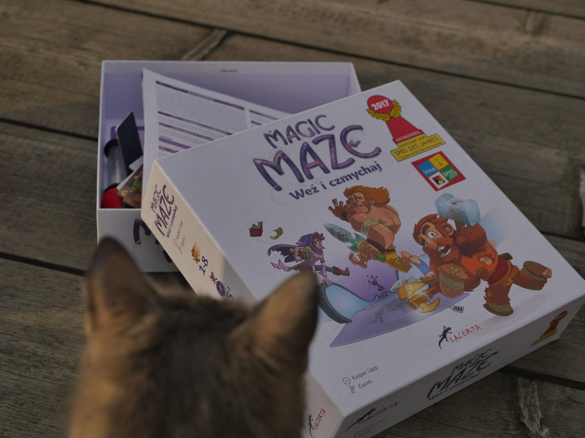 LacertaPL's tweet photo. Cat's thoughts: what a wonderful box!😻 #magicmaze #boardgames #cats #tabletopgaming #weekend https://t.co/wBJw6VYjWl