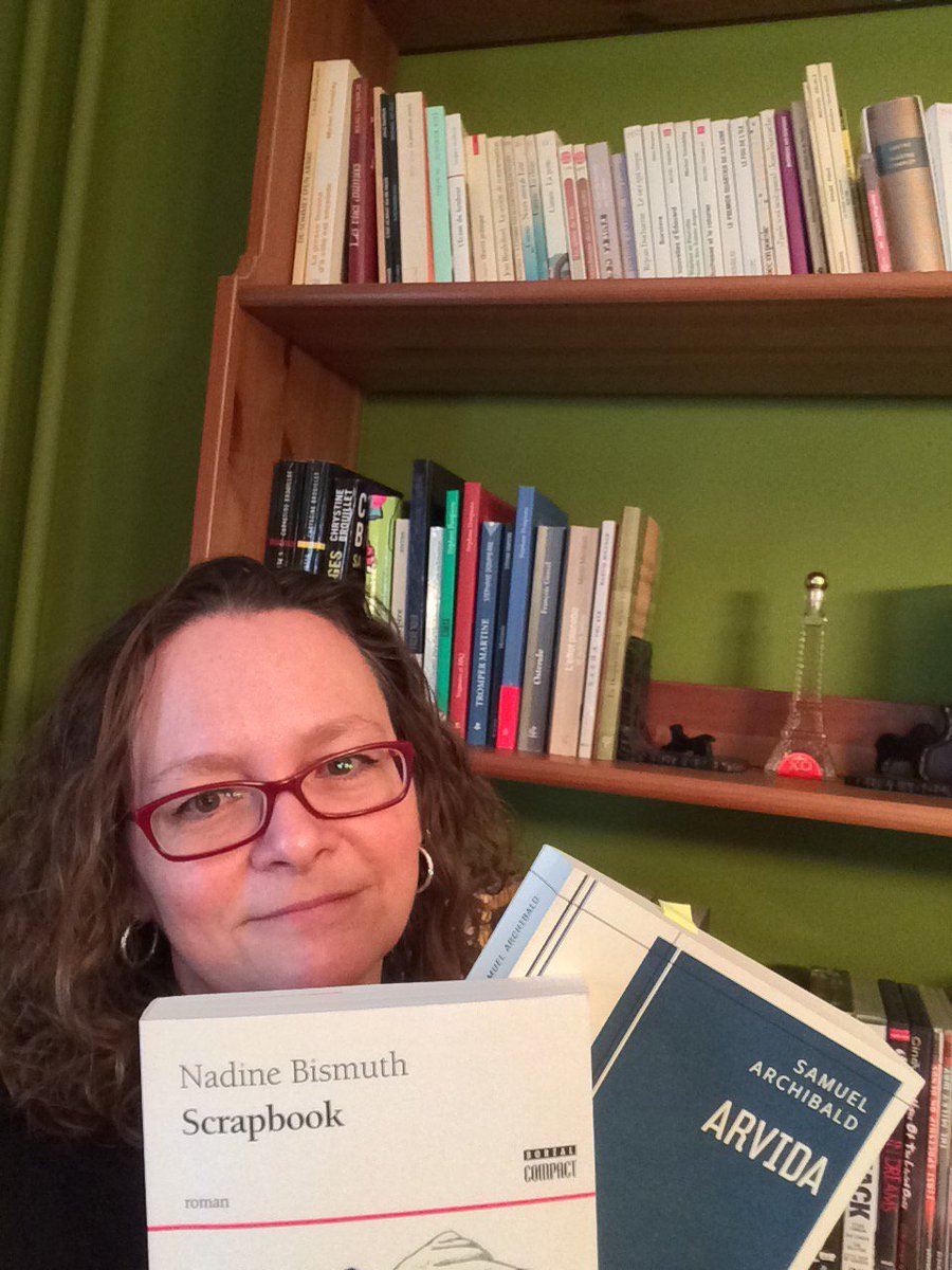 De Thorold en Ontario, je soutiens l'Association internationale des études québécoises! Avec un Bismuth et un Samuel Archibald <a href="/ArvidaMan/">Samuel Archibald</a>  et je triche un peu: voyez le contenu derrière moi!
<a href="/MRIF_Quebec/">Relations internationales du Québec</a> laieqencampagne.blogspot.ca #LaLitteratureQuebecoiseVoyage #JeSoutiensLAieq