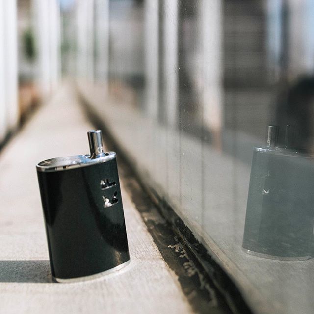 TheKindPen's tweet photo. Start to count your small blessings, they add up to a fulfilling life β€οΈ
#vape #vapelife #420 #oils #pocketrig #clouds #love #life #kindpen #follow #bekind
Item Pictured: The Kind Pen βSeries Xβ https://t.co/h60zhRiy5y