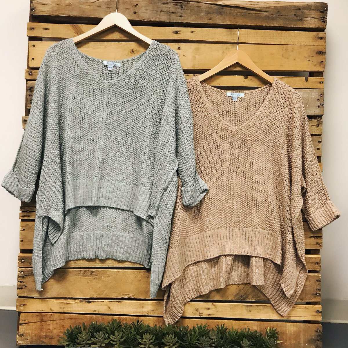 BobblesLace's tweet photo. Two of a kind ✌🏼 #ivebeenbobbled
#sweater #springsweater #springknit #knitwear #lightweight #cute #newarrival #musthave #shopthelook #shopthegram #springoutfit #springlooks #wiw #ootd #ootn #lotd #lotn #everydayoutfit #casualoutfit #outfitpost #lookswelove #womensfashion https://t.co/nOqsTStAiR