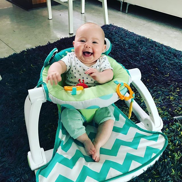 r_polan's tweet photo. 20 weeks today and loving life in Palm Springs. #willowaden https://t.co/8RisgJZ0NG