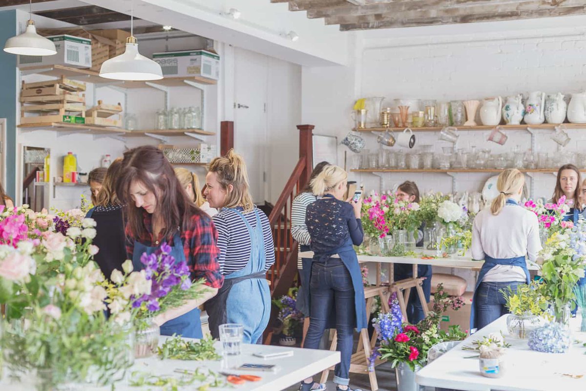 Looking for a flower crown hen do workshop in #London? 🌻  Get in touch with the lovely <a href="/flowersociety/">Flower Appreciation</a> today > henbox.co.uk/supplier/flowe…