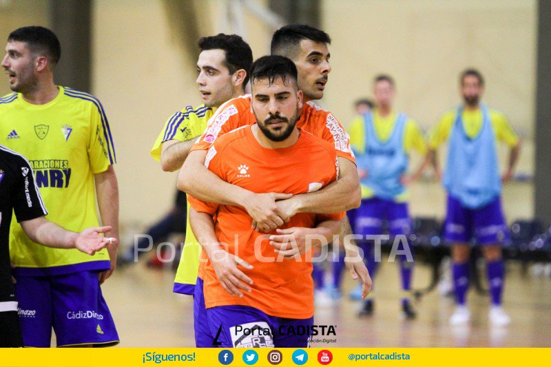portalcadista's tweet photo. FOTOGALERÍA 📸: Cádiz CF Virgili - CD Isleño San Fernando FS (5-1)

Menudo espectáculo en el Ciudad de Cádiz... ¡y aquí están las fotos! 👇👇👇
https://t.co/yw9p5EP05w https://t.co/IvPnjchDjd