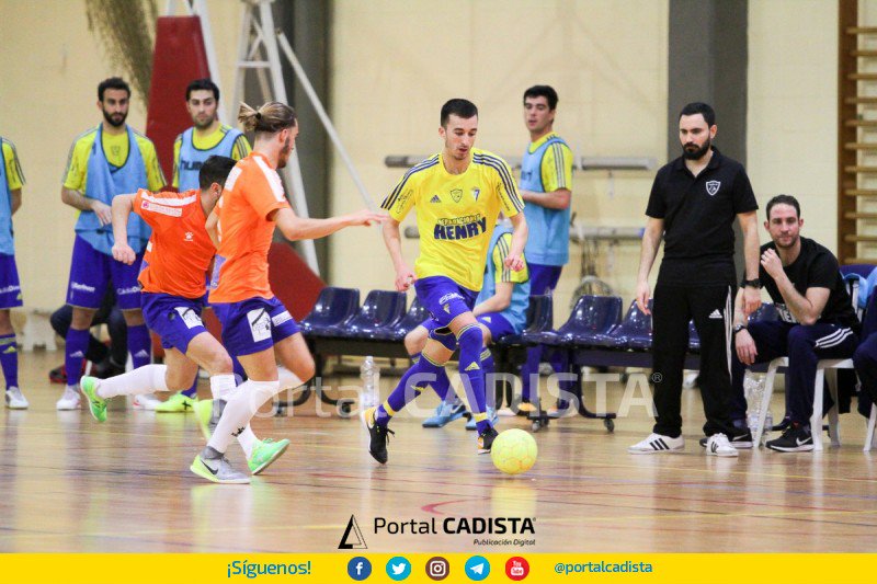 portalcadista's tweet photo. FOTOGALERÍA 📸: Cádiz CF Virgili - CD Isleño San Fernando FS (5-1)

Menudo espectáculo en el Ciudad de Cádiz... ¡y aquí están las fotos! 👇👇👇
https://t.co/yw9p5EP05w https://t.co/IvPnjchDjd
