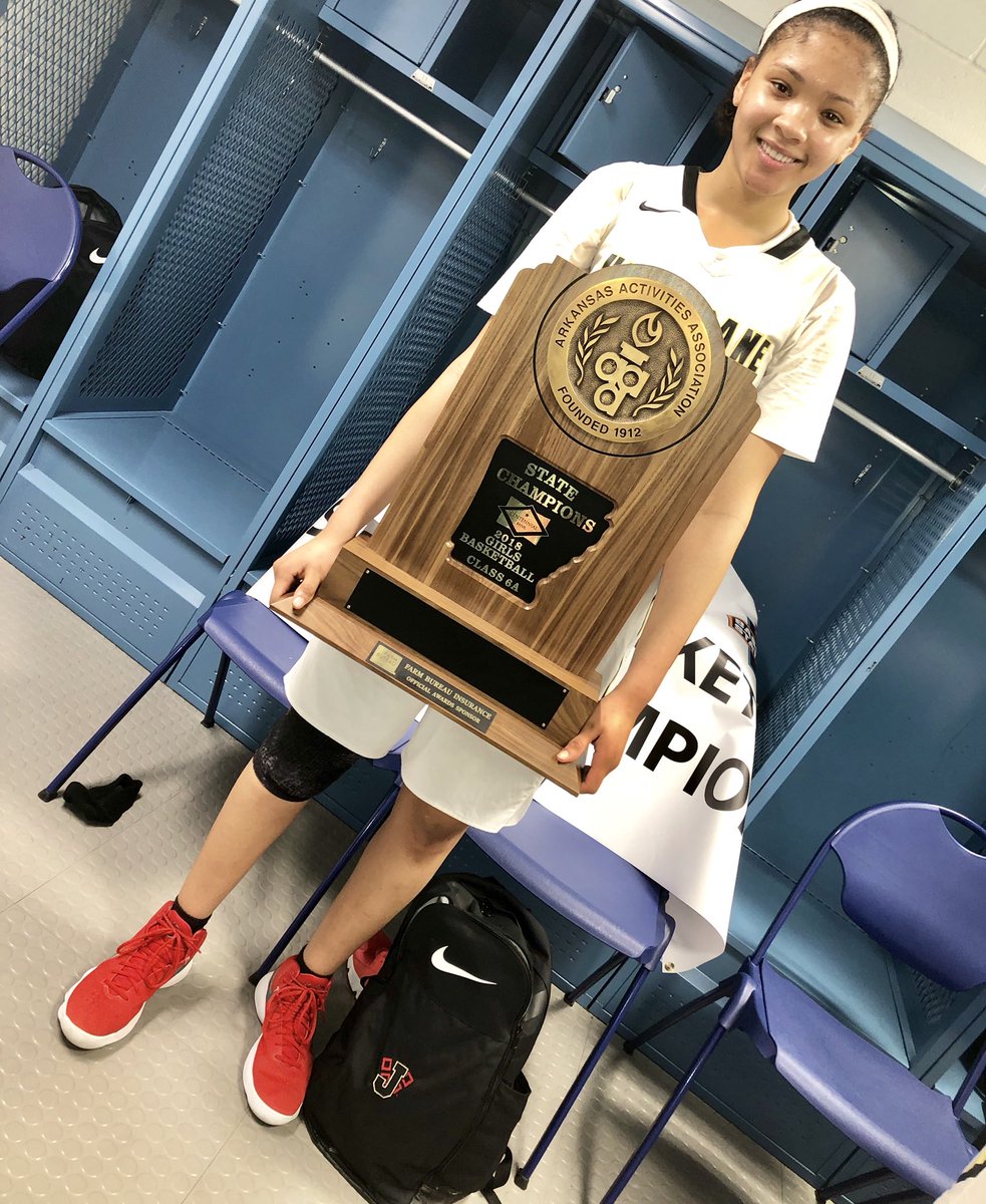 ElaunaEaton23's tweet photo. state champs #ringme https://t.co/Ly1SzsAQlg
