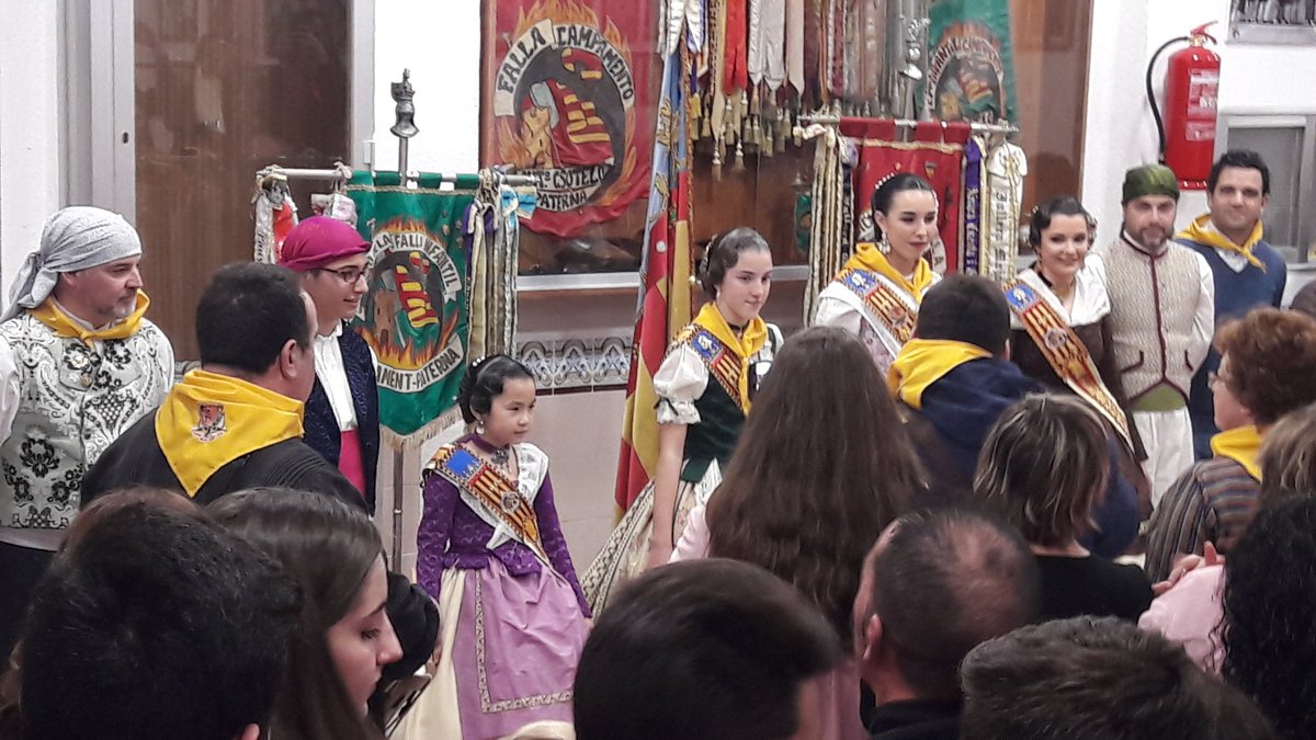 JLF_Paterna's tweet photo. La #fallacampament recibe la visita de #albaes2018 de exterior. @JLF_Paterna @AytoPaterna https://t.co/vgDoxqT7LP