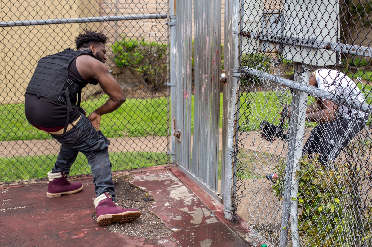 DFlowersHimself's tweet photo. Go ta War Bout Dis Shyyt . Day Fa Day Grind  #RepresentPoverty https://t.co/5HCsc5QSkx