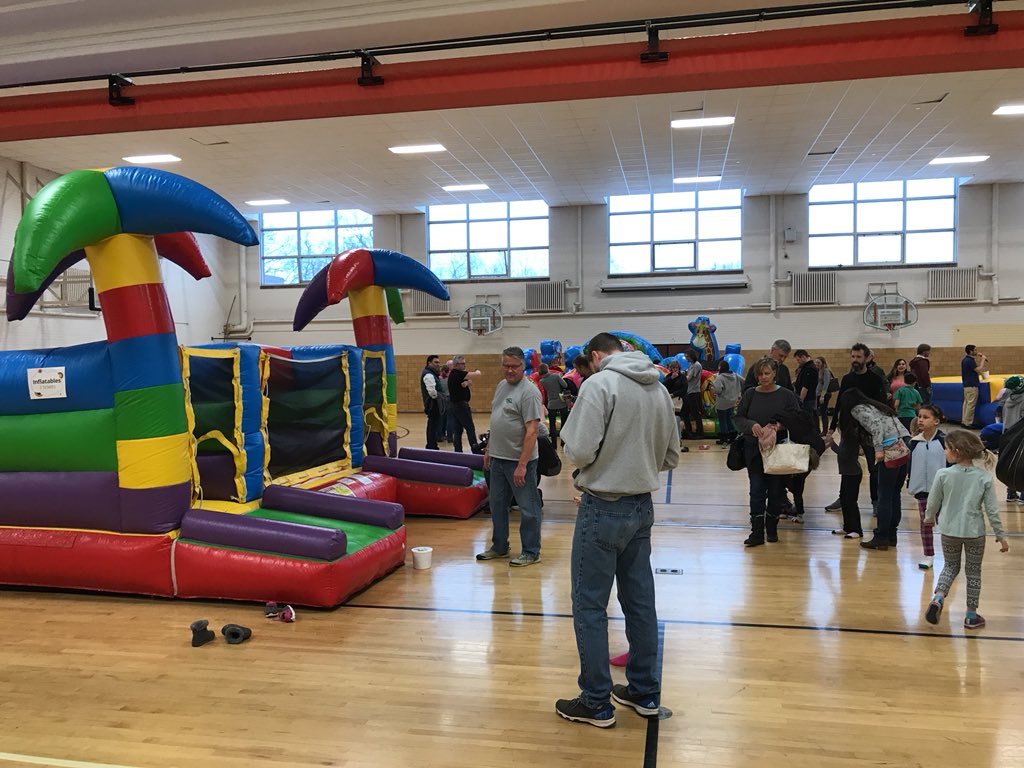 PSIPrincipal's tweet photo. Having fun with our community at the Park Spanish Immersion School PTO-sponsored Carnival! #SLPSpirit @SLPublicSchools https://t.co/udAskJx5Ml