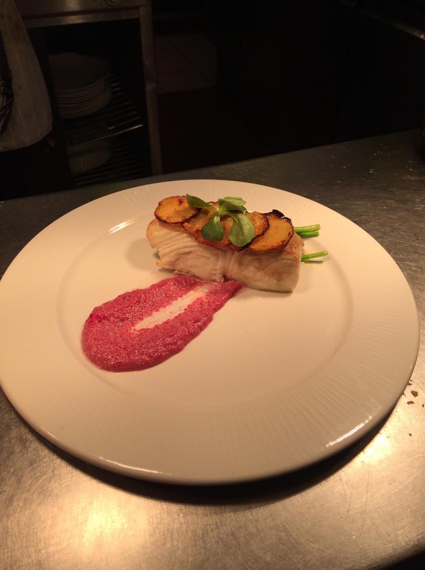 KAAskrigg's tweet image. We've always got new specials on the menu at the King's Arms in Askrigg. Just look at that halibut steak with a gorgeous beetroot relish!