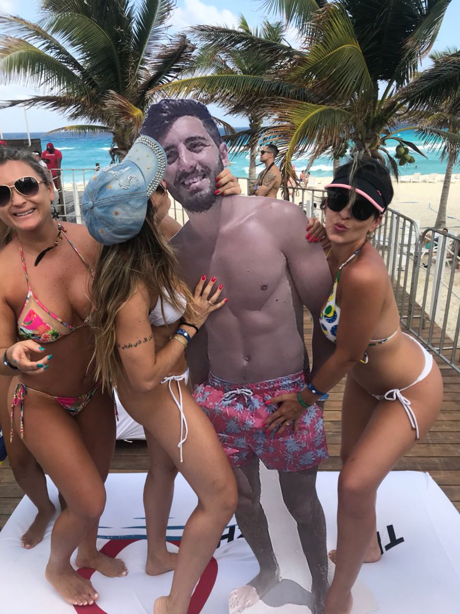 GermanMagrone's tweet photo. No tenía guita para irme a la springbreak. 
Mis amigos me llevaron igual. https://t.co/faPQdctWnG