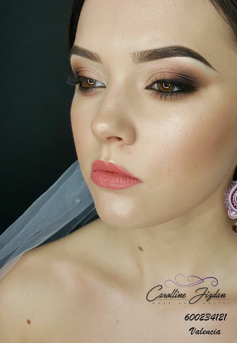 CarollineMakeUp's tweet photo. “Es por eso que empecé a maquillar en primer lugar: esperaba que al ayudar a la gente a ver la belleza en ellos mismos, pudiera encontrarla en mí” - Kevin Aucoin
________
💫 ¡Calidad, actitud y devoción a la perfección!
✅ Detalles y citas en el n. ° 600234121
➡ Valencia https://t.co/SbAhNL7yBM
