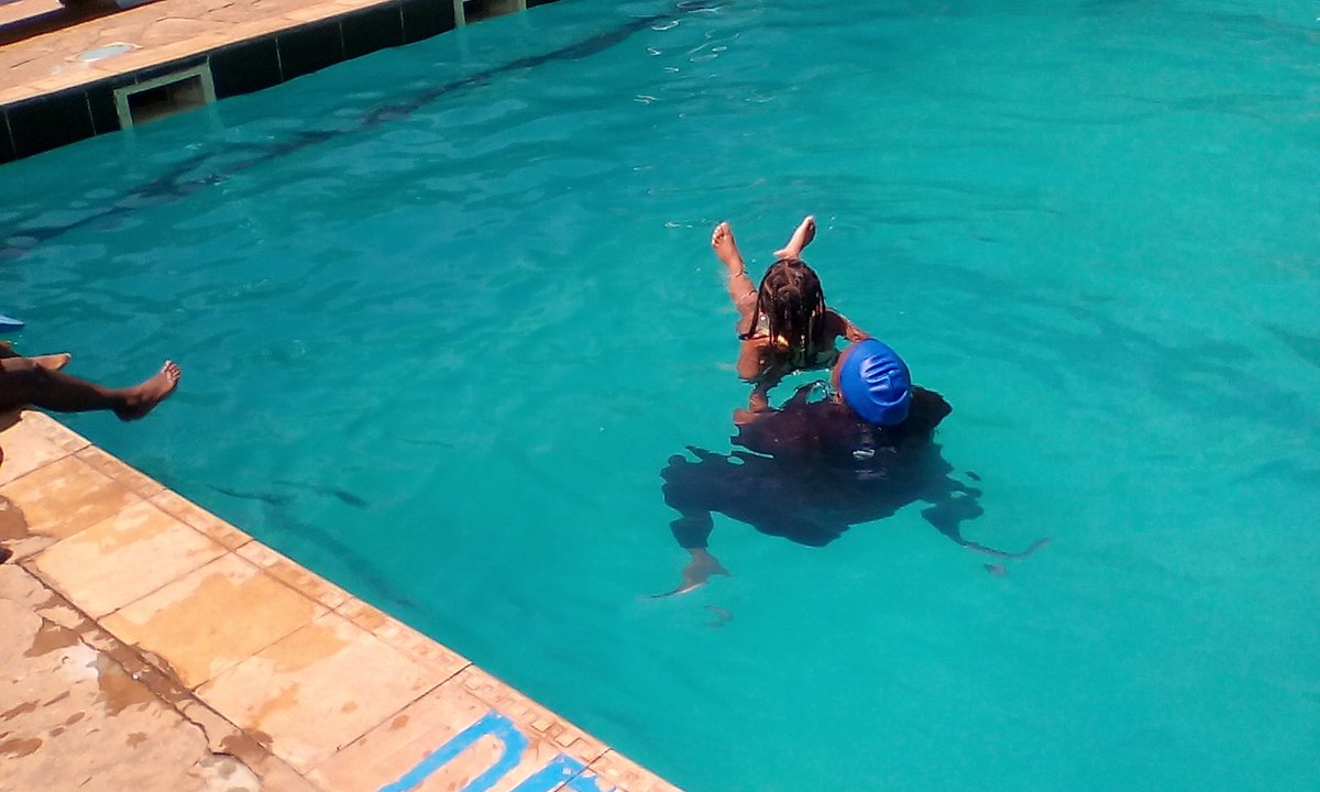 bernjesh's tweet photo. Striving towards zero Drowning in Kenya. Our #Children are the #Future
#ZeroDrowningInKenya #BeesAquaKids #BeesSwimming #LearnHowToSwim #LifesavingLessons #BasicSafety #KLF #KenyaLifesaving #GainWithXtianDela #TrapaDrive #GainWithPyeWaw #GainWithTrevor #MUFC #WomensDay https://t.co/WvG2mfc1h1